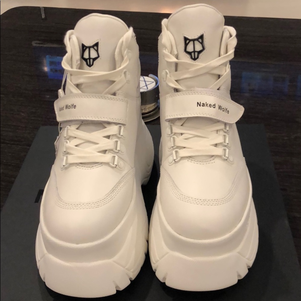 Naked Wolfe size US 8